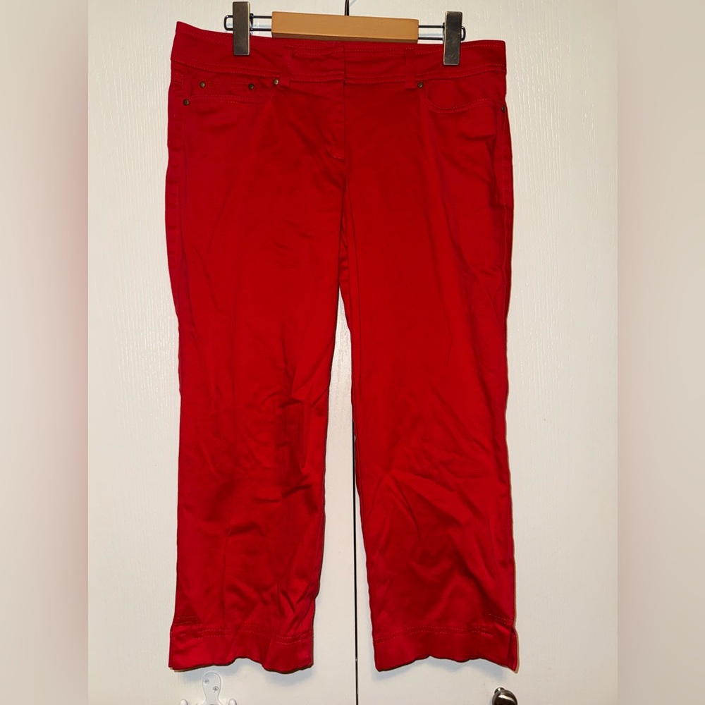 Caché Loose Leg Capris